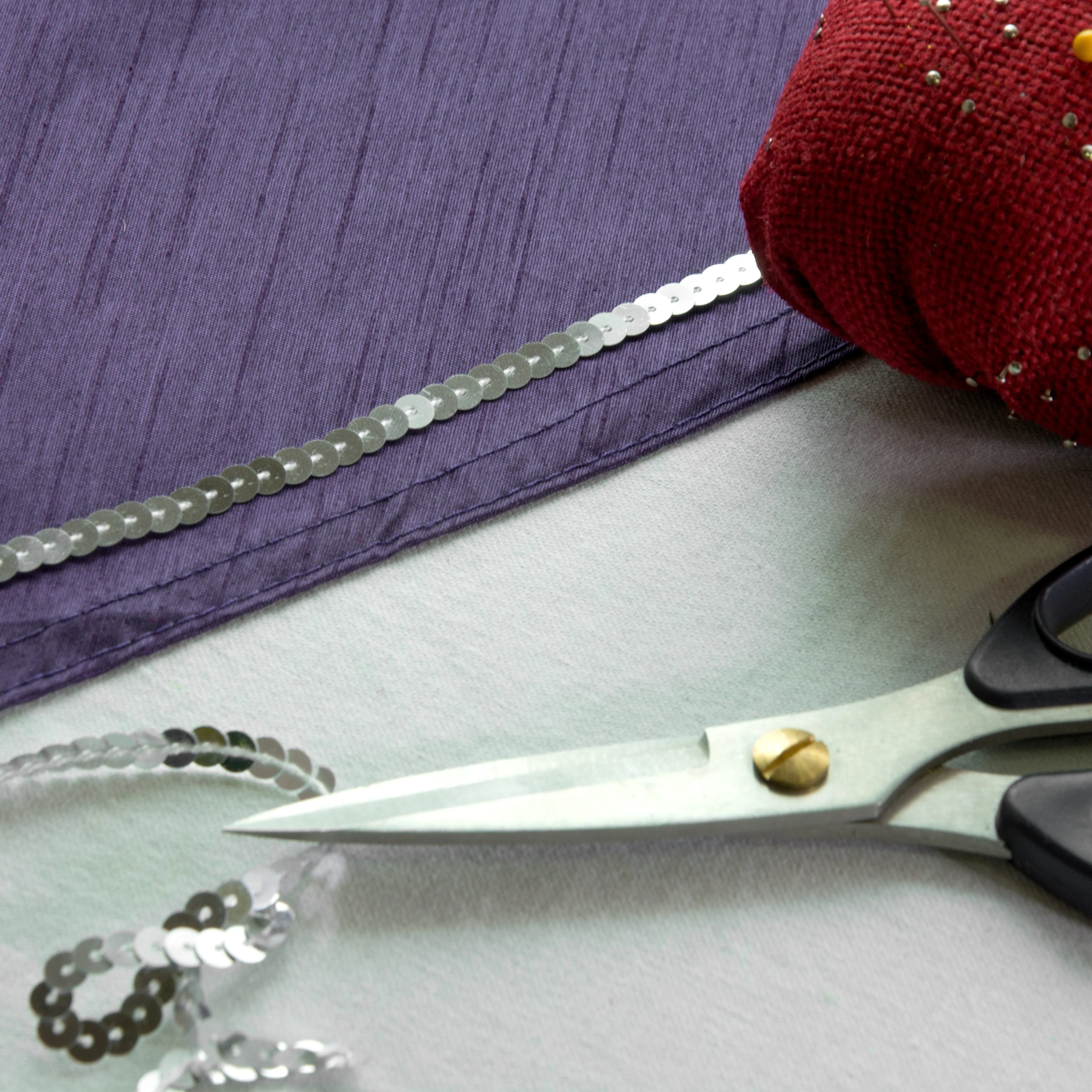 0.25" Sequin Trim: Metallic Silver (100 Yards)