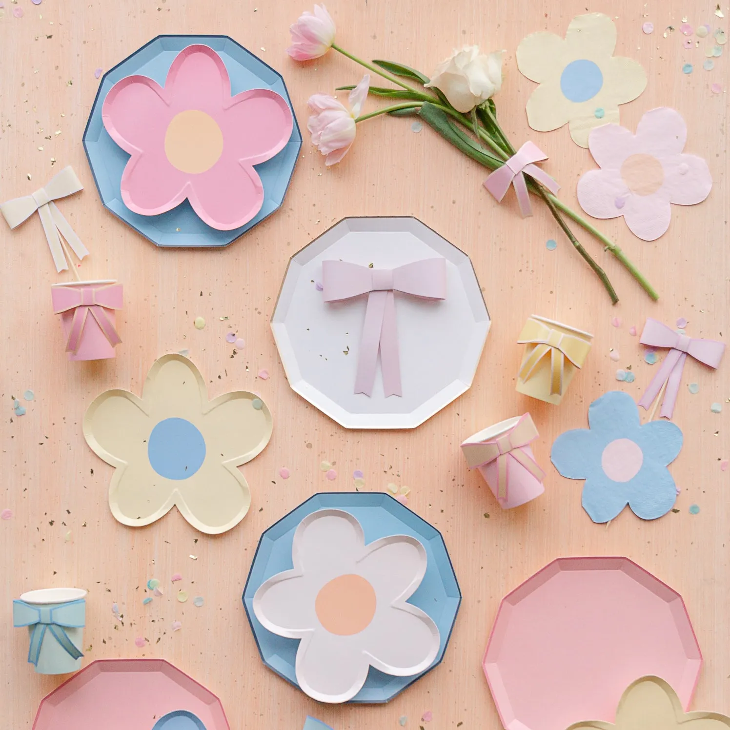 DAISY SHAPED PLATES