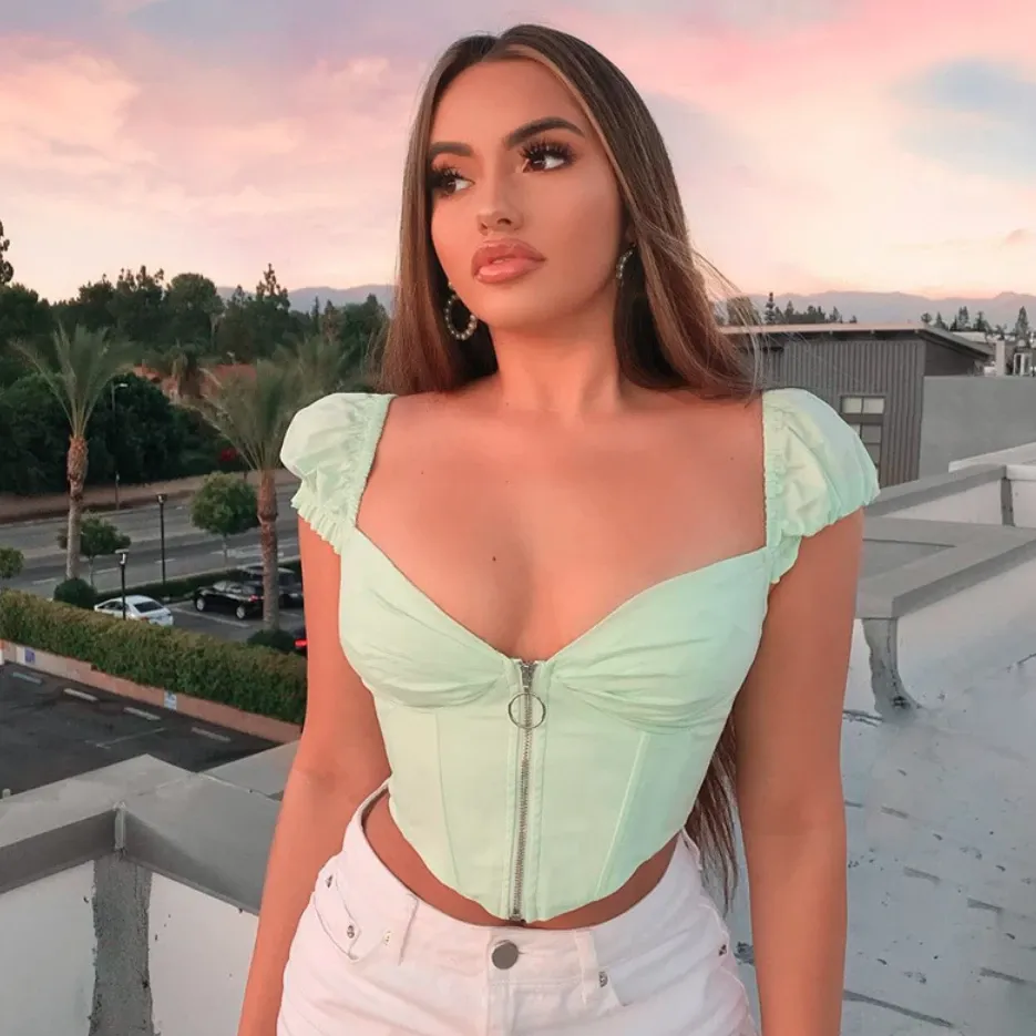 Women's Summer V-Neck Sleeveless Crop Top With Zipper